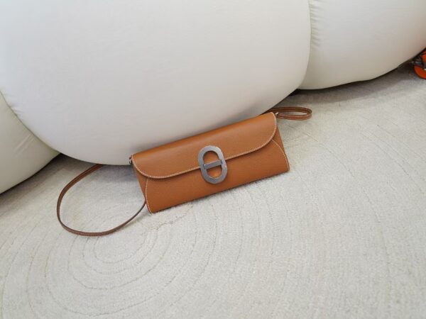 mmexport1734507541441-1 Hermes Wallet Images CC37 Gold Epsom Leather Chaine To Go Wallet Gold Hardware