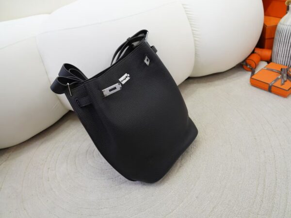 mmexport1734508255054 New Arrival Hermes So Kelly 22CM Clemence Leather CK89 Noir Silver Hardware