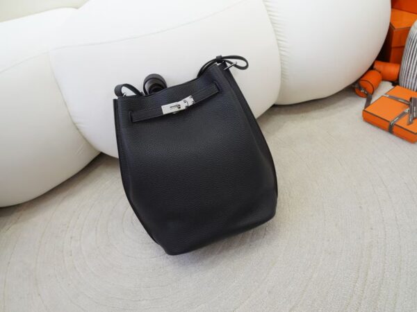 mmexport1734508257189-1 New Arrival Hermes So Kelly 22CM Clemence Leather CK89 Noir Silver Hardware