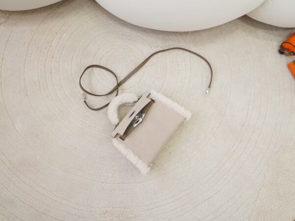 mmexport1735374310696 New Teddy Mini Kelly 19CM CK18 Etoupe Lamb Wool / Suede / Swift Leather Silver Hardware