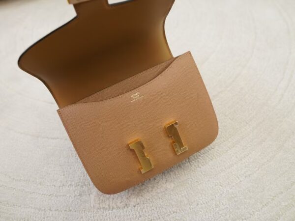 mmexport1735374630546 Luxury Bag Constance 19CM Epsom Leather 0M Chai Gold Hardware