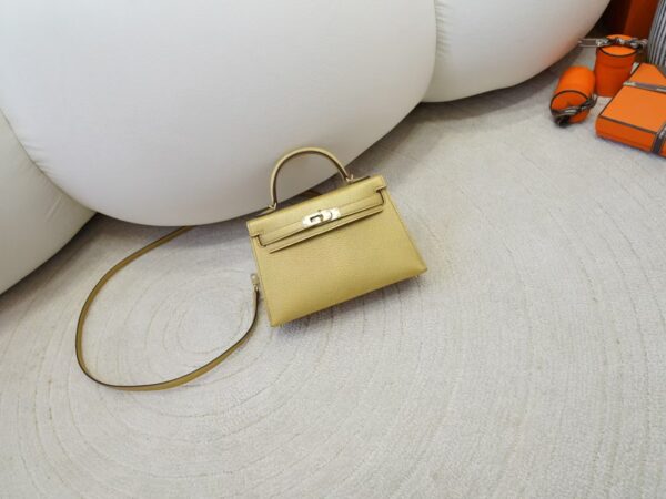 mmexport1735888547158 Hermes Clutch Bag Mini Kelly 19CM Chevre Leather Y9 Dore Light Gold Hardware