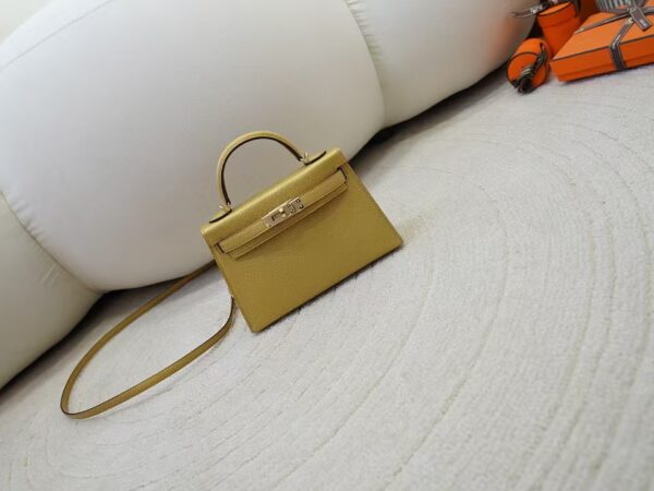 mmexport1735888549049-1 Hermes Clutch Bag Mini Kelly 19CM Chevre Leather Y9 Dore Light Gold Hardware