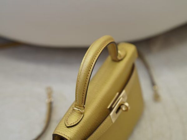 mmexport1735888556647 Hermes Clutch Bag Mini Kelly 19CM Chevre Leather Y9 Dore Light Gold Hardware