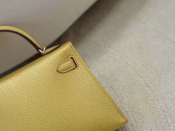 mmexport1735888558445 Hermes Clutch Bag Mini Kelly 19CM Chevre Leather Y9 Dore Light Gold Hardware