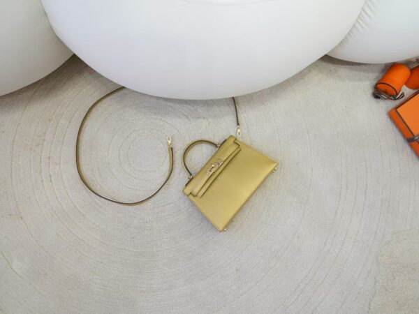 mmexport1735888562202-1 Hermes Clutch Bag Mini Kelly 19CM Chevre Leather Y9 Dore Light Gold Hardware
