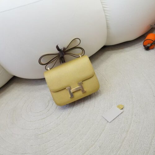 Women’s Shoulder Bag Chevre Leather Y9 Dore Constance 19CM Light Gold Hardware