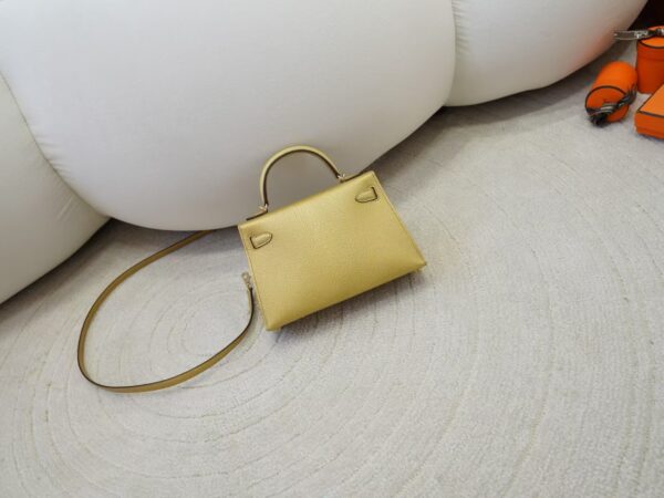 mmexport1735888903415 Hermes Clutch Bag Mini Kelly 19CM Chevre Leather Y9 Dore Light Gold Hardware