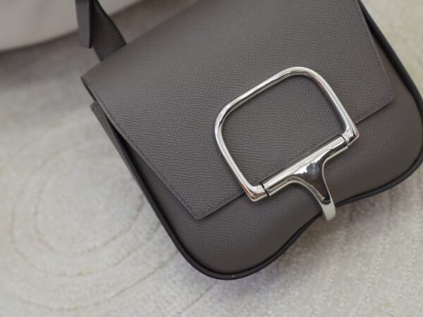 mmexport1736838154123 USA New York Hermes Della 19CM Epsom Leather 8F Etain Silver Hardware