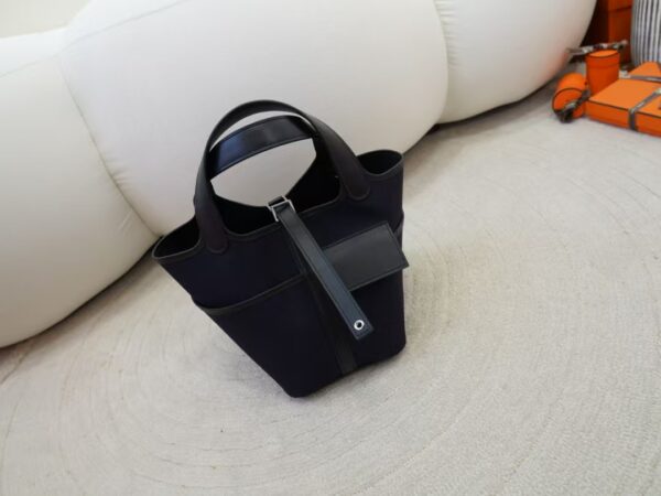mmexport1736838202098-1 Hermes Bag Price Picotin Cargo 18CM CK89 Nior Canvas / Swift Leather Silver Hardware