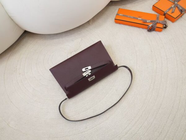 mmexport1744095309484 Hermes Kelly Elan Chevre Leather 0G Rouge Sellier Shoulder Bag Silver Hardware