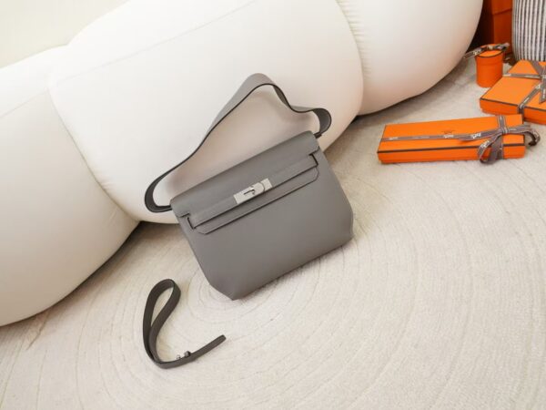 mmexport1744095353448-1 UK London Hermes Togo Leather 0W Gris Neve Kelly Depeches 25CM Clutch Bag Silver Hardware