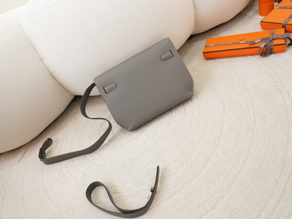 mmexport1744095356990 UK London Hermes Togo Leather 0W Gris Neve Kelly Depeches 25CM Clutch Bag Silver Hardware