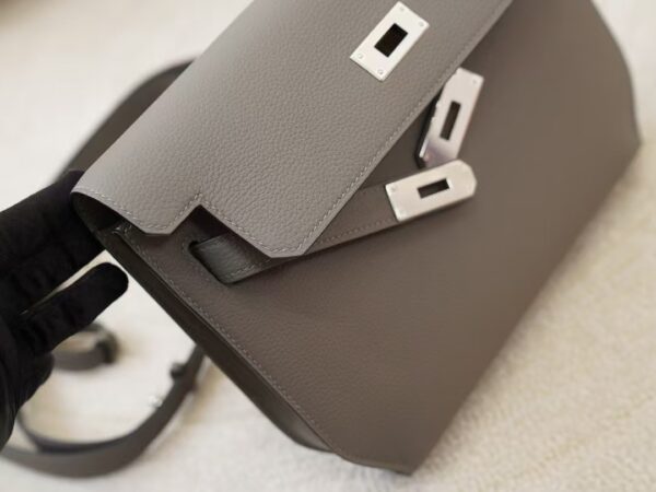 mmexport1744095362788 UK London Hermes Togo Leather 0W Gris Neve Kelly Depeches 25CM Clutch Bag Silver Hardware