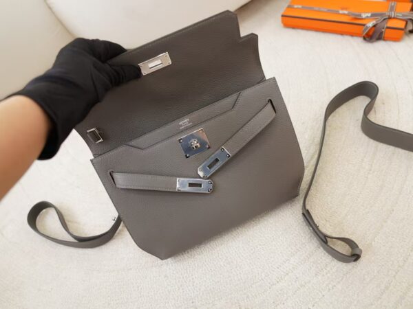 mmexport1744095369441 UK London Hermes Togo Leather 0W Gris Neve Kelly Depeches 25CM Clutch Bag Silver Hardware