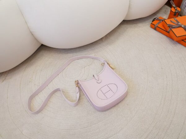 mmexport1744096194830 Hermes Shoulde Bag Clemence Leather Evelyne Mini 16CM 09 Mauve Pale Gold Hardware