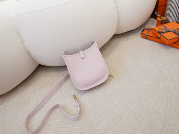 mmexport1744096196626 Hermes Shoulde Bag Clemence Leather Evelyne Mini 16CM 09 Mauve Pale Gold Hardware