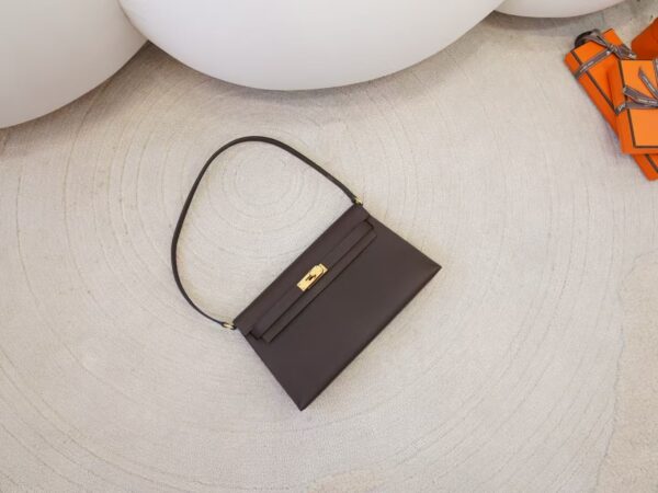 mmexport1744096357110 Australia Sydney Hermes Kelly Elan Shoulder Bag Coffee Madame Leather Gold Hardware