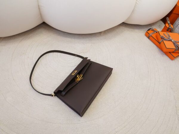mmexport1744096362976 Australia Sydney Hermes Kelly Elan Shoulder Bag Coffee Madame Leather Gold Hardware