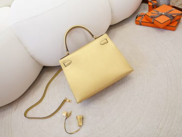 mmexport1744179114015 Australia Canberra Hermes Chevre Leather Kelly Sellier 28CM New Color Y9 Dore Gold Hardware