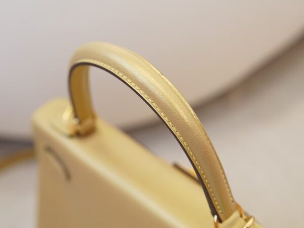 mmexport1744179115780 Australia Canberra Hermes Chevre Leather Kelly Sellier 28CM New Color Y9 Dore Gold Hardware