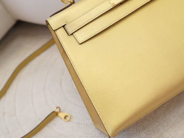 mmexport1744179117480 Australia Canberra Hermes Chevre Leather Kelly Sellier 28CM New Color Y9 Dore Gold Hardware