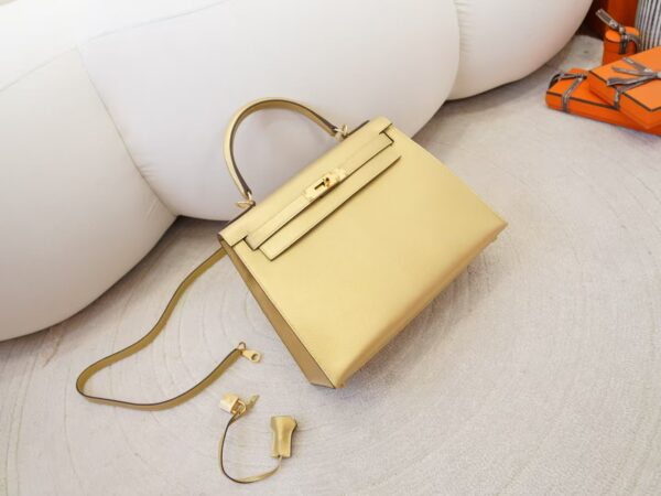 mmexport1744179119724 Australia Canberra Hermes Chevre Leather Kelly Sellier 28CM New Color Y9 Dore Gold Hardware