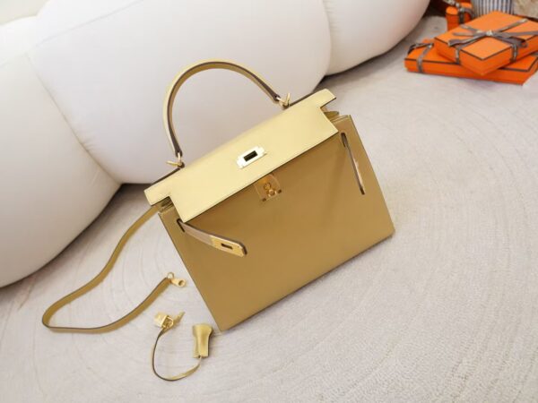 mmexport1744179121636 Australia Canberra Hermes Chevre Leather Kelly Sellier 28CM New Color Y9 Dore Gold Hardware