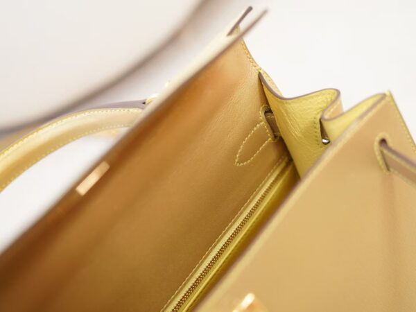 mmexport1744179123452 Australia Canberra Hermes Chevre Leather Kelly Sellier 28CM New Color Y9 Dore Gold Hardware