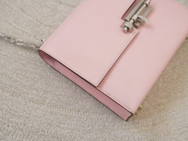 mmexport1744179205819 Hermes Chain Bag Verrou Mini 17CM Chevre Leather 3Q Rose Sakura Silver Hardware