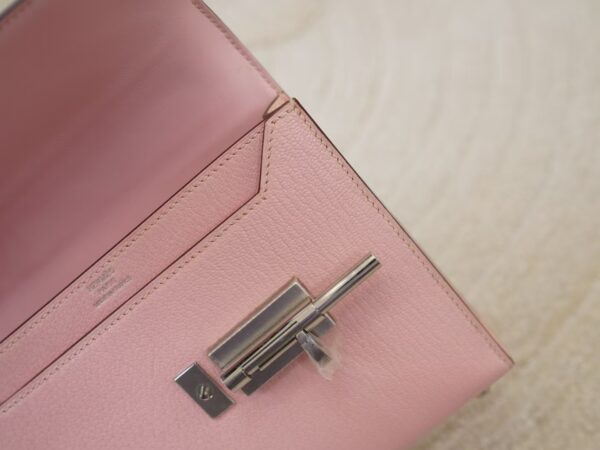 mmexport1744179208344 Hermes Chain Bag Verrou Mini 17CM Chevre Leather 3Q Rose Sakura Silver Hardware