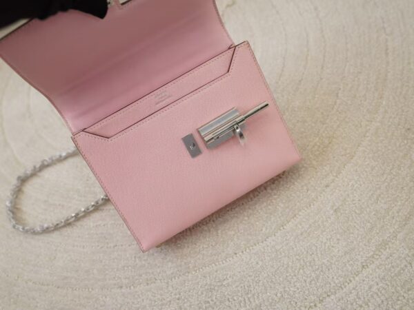 mmexport1744179211987 Hermes Chain Bag Verrou Mini 17CM Chevre Leather 3Q Rose Sakura Silver Hardware