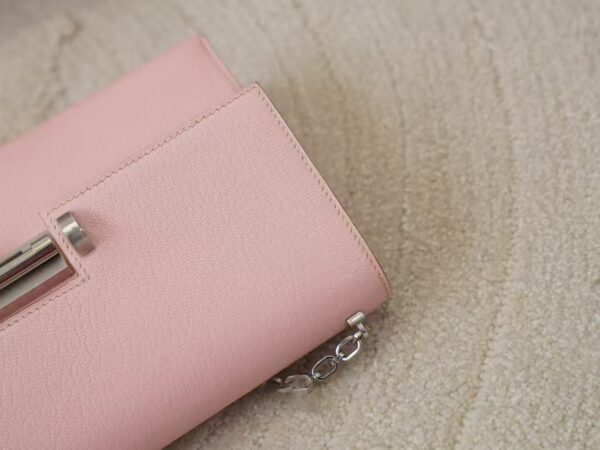 mmexport1744179213895 Hermes Chain Bag Verrou Mini 17CM Chevre Leather 3Q Rose Sakura Silver Hardware