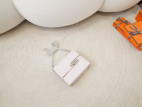mmexport1744179282617 Hermes Bag Price 09 Mauve Pale Chevre Leather Verrou Mini 17CM Silver Hardware