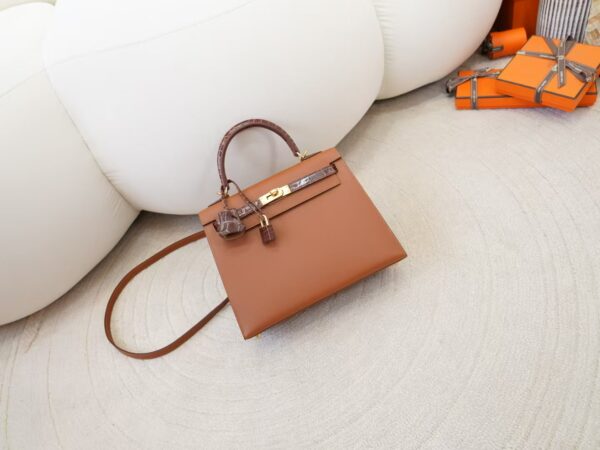 mmexport1744614975121-1 Hermes Kelly 25CM Touch 37 Gold Madame Leather / 33 Miel Shiny Crocodile Gold Hardware