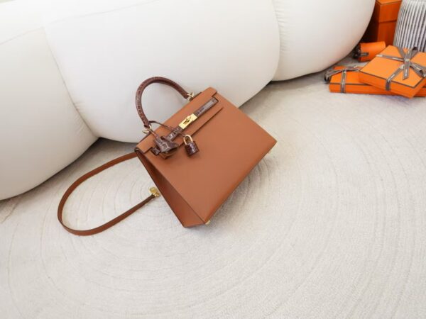 mmexport1744614977151 Hermes Kelly 25CM Touch 37 Gold Madame Leather / 33 Miel Shiny Crocodile Gold Hardware