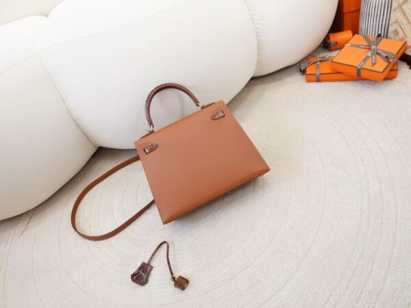 mmexport1744614978945 Hermes Kelly 25CM Touch 37 Gold Madame Leather / 33 Miel Shiny Crocodile Gold Hardware