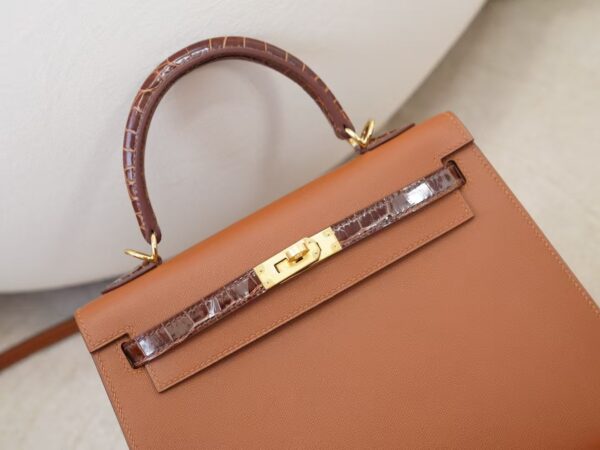 mmexport1744614980772 Hermes Kelly 25CM Touch 37 Gold Madame Leather / 33 Miel Shiny Crocodile Gold Hardware