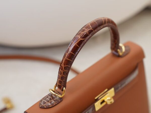 mmexport1744614982550 Hermes Kelly 25CM Touch 37 Gold Madame Leather / 33 Miel Shiny Crocodile Gold Hardware