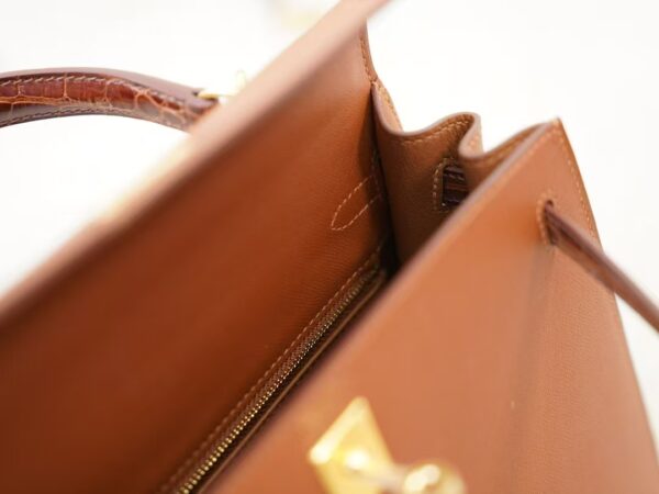 mmexport1744614987839 Hermes Kelly 25CM Touch 37 Gold Madame Leather / 33 Miel Shiny Crocodile Gold Hardware