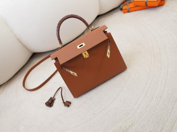 mmexport1744614989648 Hermes Kelly 25CM Touch 37 Gold Madame Leather / 33 Miel Shiny Crocodile Gold Hardware