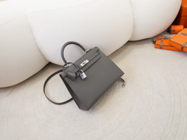 mmexport1744615056949 UK London Hermes 0L Gris Meyer Madame Leather Kelly 25CM Sellier Silver Hardware
