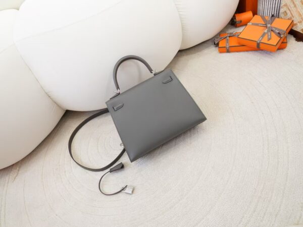 mmexport1744615058688 UK London Hermes 0L Gris Meyer Madame Leather Kelly 25CM Sellier Silver Hardware