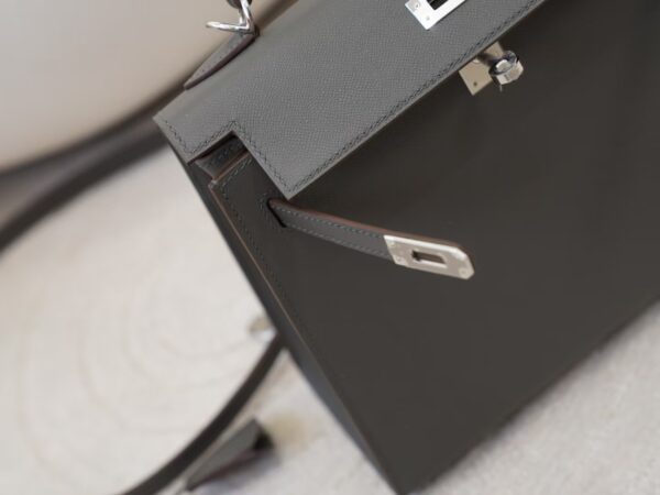mmexport1744615065938 UK London Hermes 0L Gris Meyer Madame Leather Kelly 25CM Sellier Silver Hardware