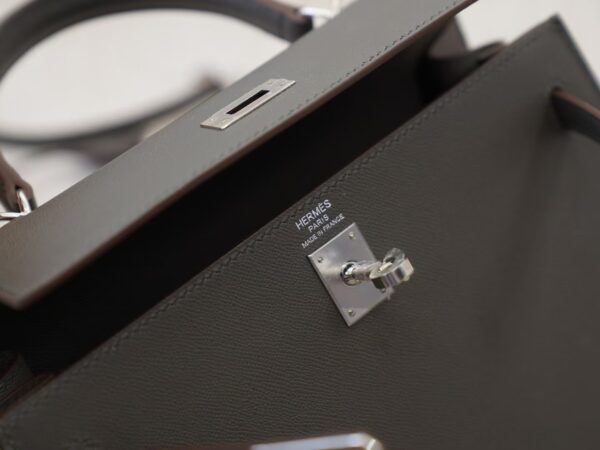 mmexport1744615067835 UK London Hermes 0L Gris Meyer Madame Leather Kelly 25CM Sellier Silver Hardware