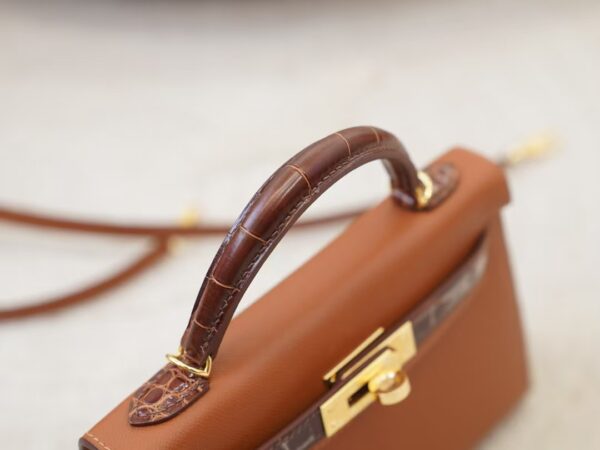 mmexport1744615125498 Hermes Mini Kelly Touch 19CM 37 Gold Madame / 33 Miel Shiny Crocodile Gold Hardware