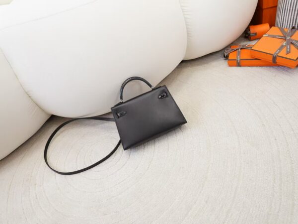 mmexport1744615200303 Hermes Evening Bag CK89 Noir Madame Leather / Shiny Crocodile Mini Kelly Touch 19CM Silver Hardware