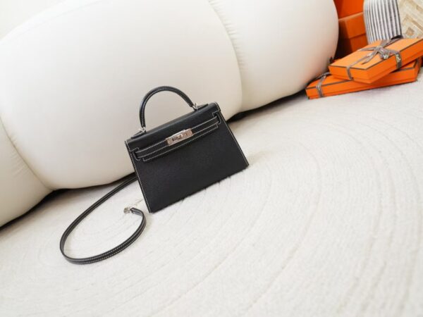 mmexport1745392803226-1 UK London Hermes Mini Kelly 19CM Chevre Leather CK89 Noir / 9R Lime Silver Hardware