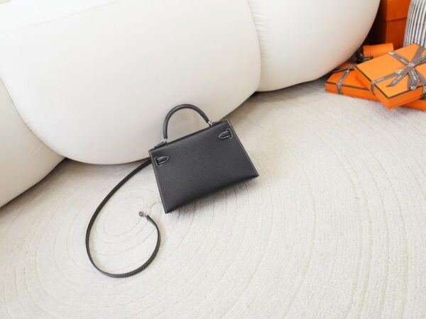 mmexport1745392804976 UK London Hermes Mini Kelly 19CM Chevre Leather CK89 Noir / 9R Lime Silver Hardware