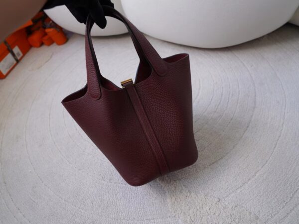 videommexport1726737444095 UK London Hermes Picotin 18 Bag CC57 Bordeaux Clemence Leather Gold Hardware